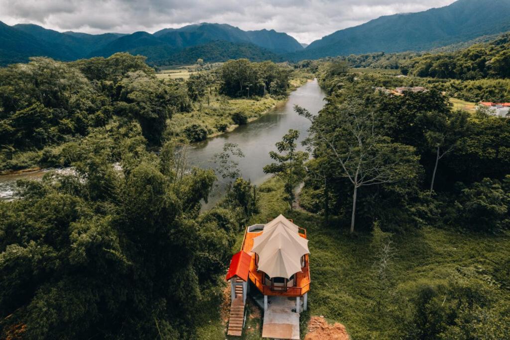 Sleeping Giant Rainforest Lodge เบลโมแพน ภายนอก รูปภาพ